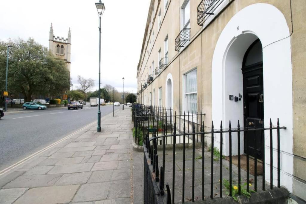 Spacious Georgian 3Bedroom Apartment, 5 Mins From Bath Abbey Exterior photo